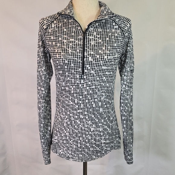 Under Armour Tops - Under Armour‎ Black and White Long Sleeve Top